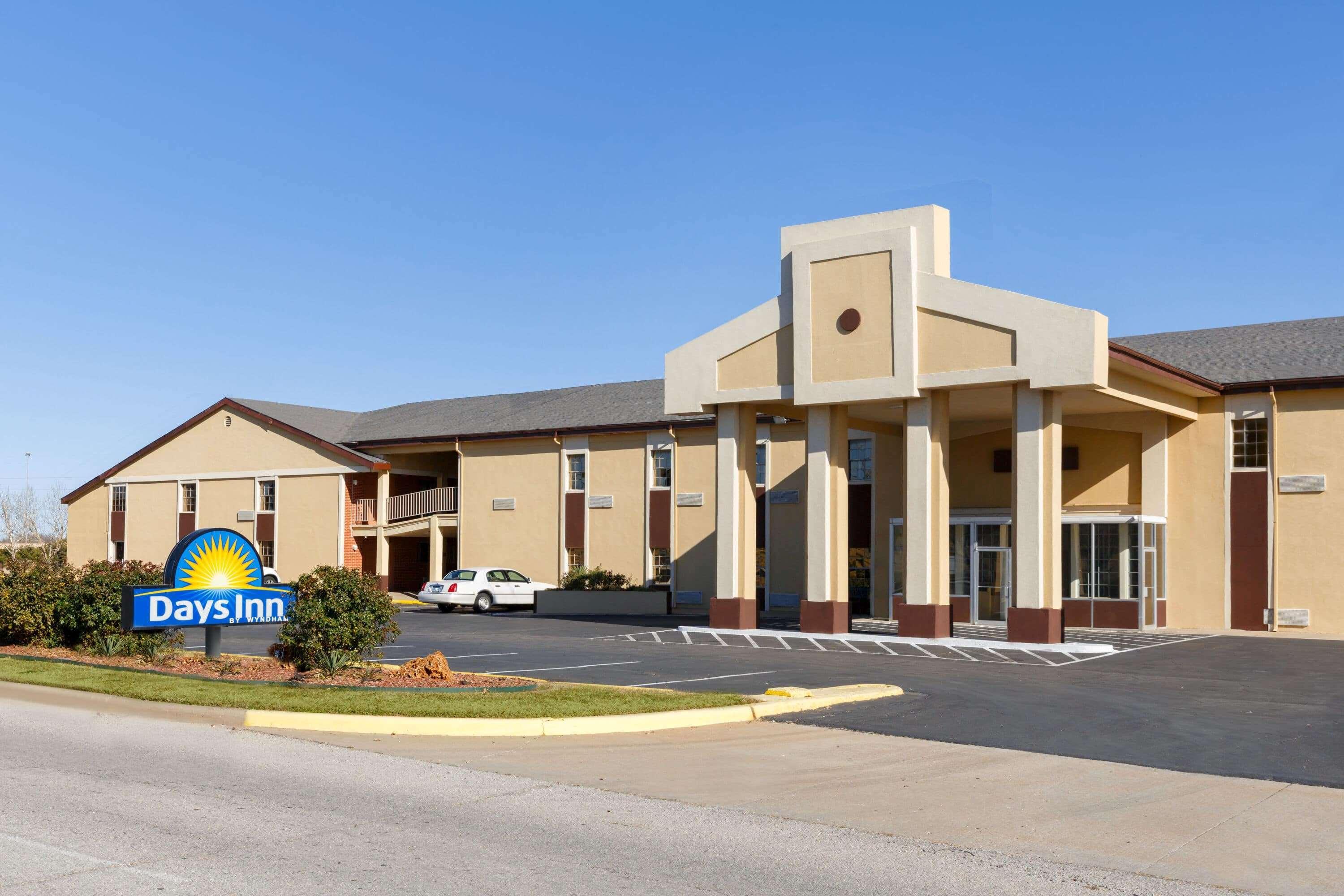 Days Inn By Wyndham Lawton Exteriör bild