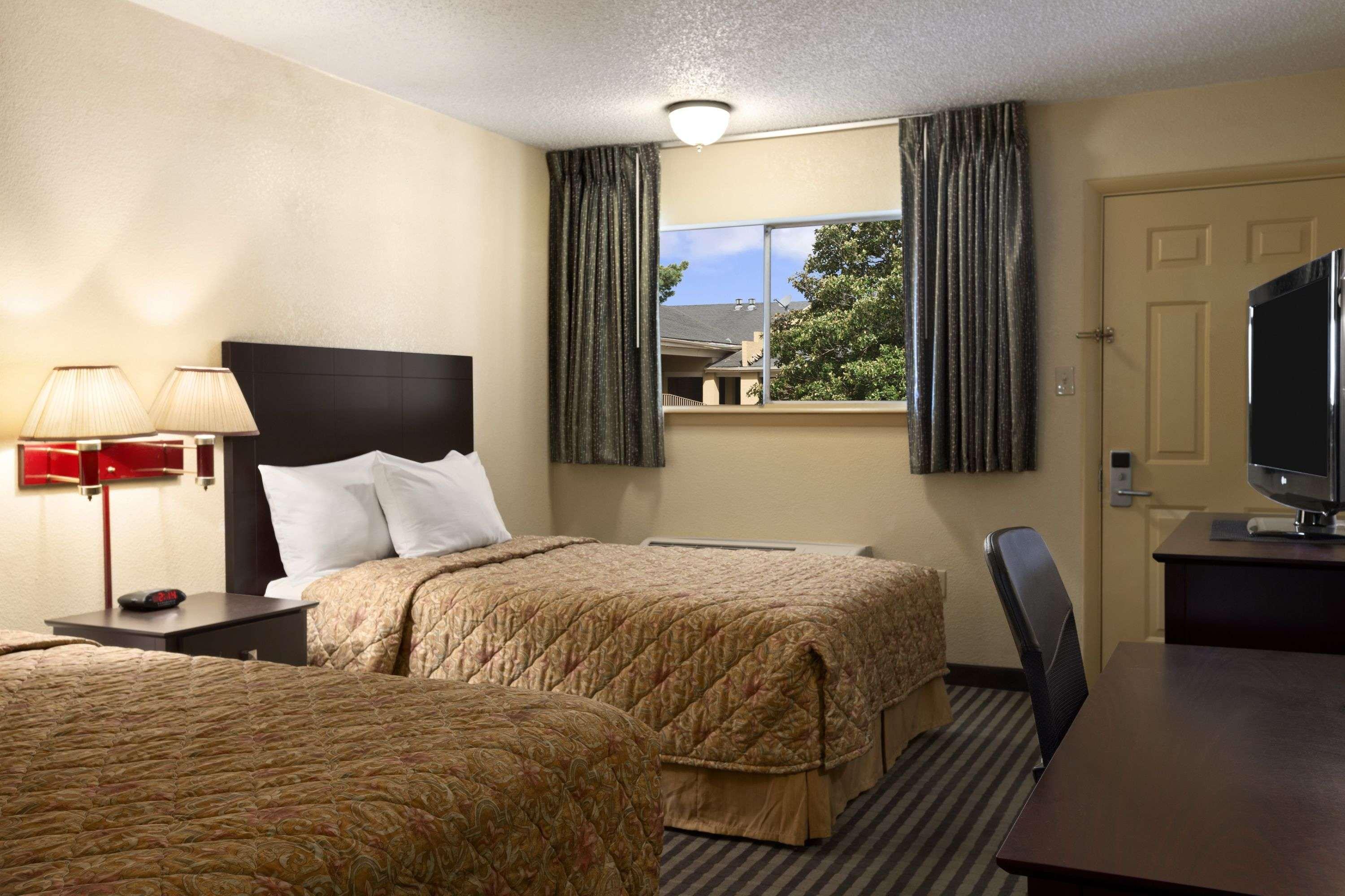Days Inn By Wyndham Lawton Exteriör bild