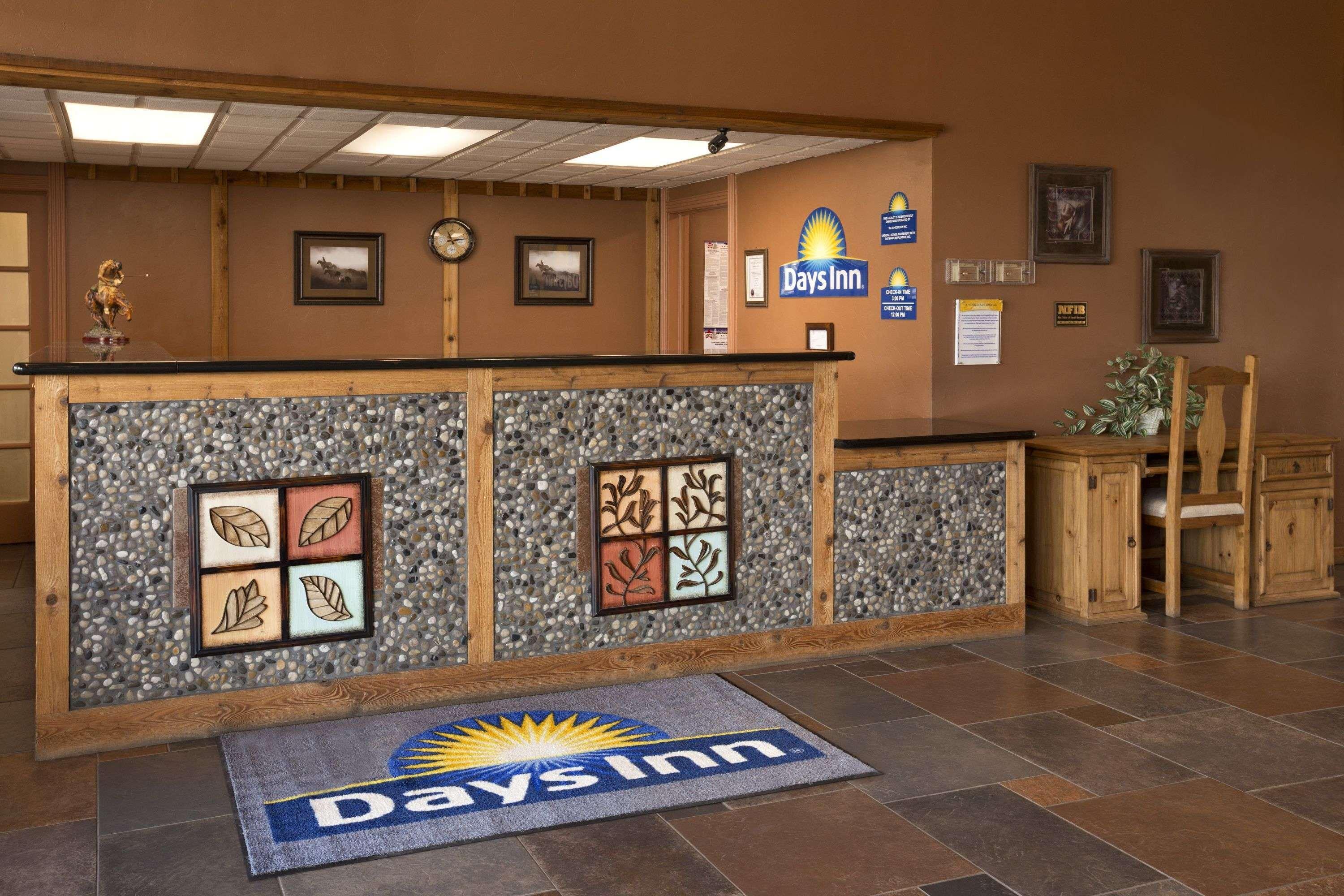 Days Inn By Wyndham Lawton Exteriör bild