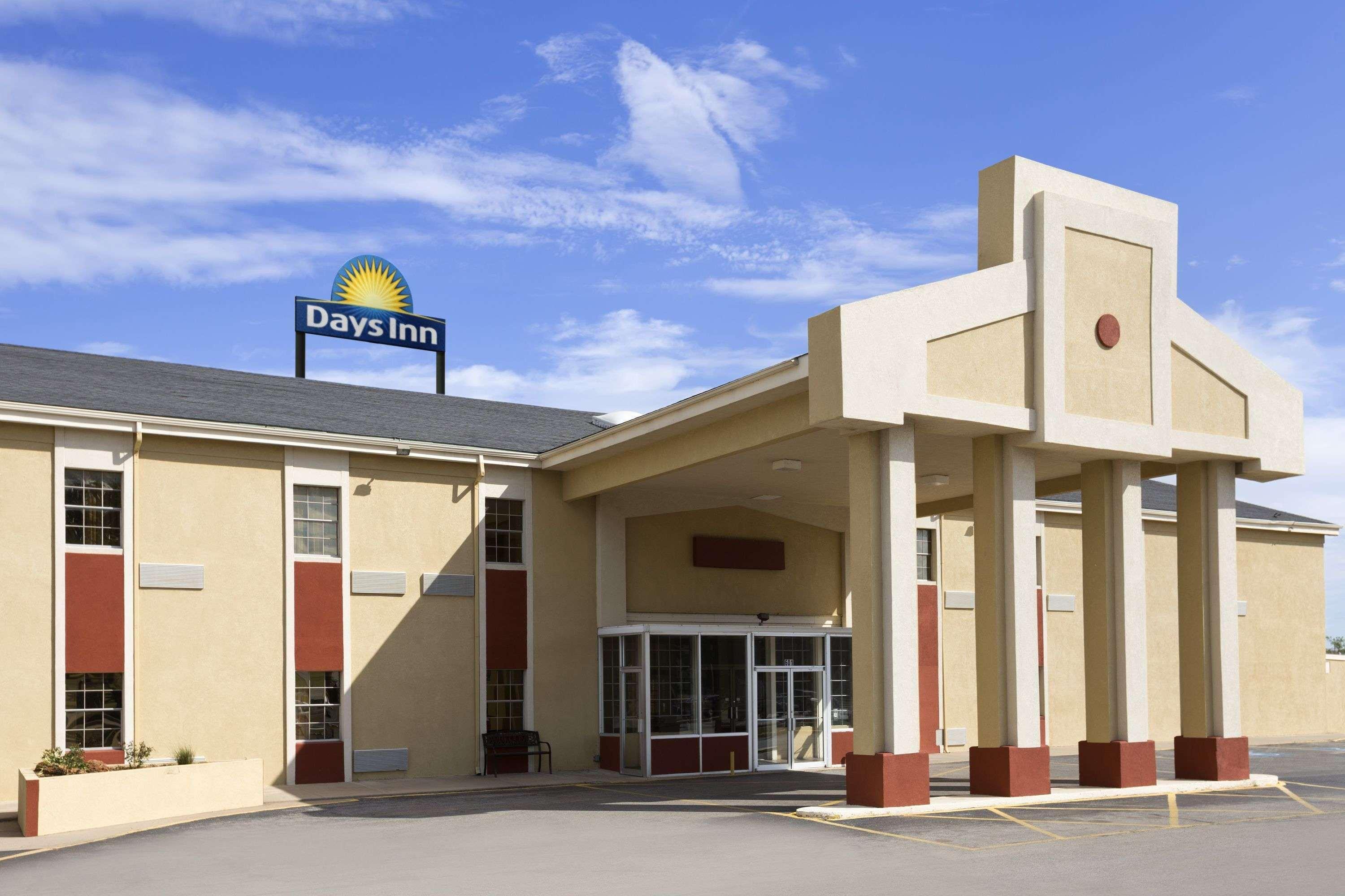 Days Inn By Wyndham Lawton Exteriör bild
