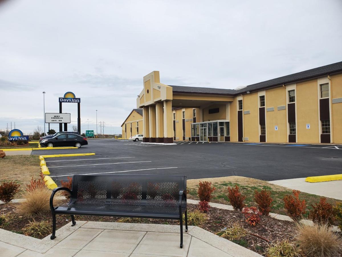 Days Inn By Wyndham Lawton Exteriör bild